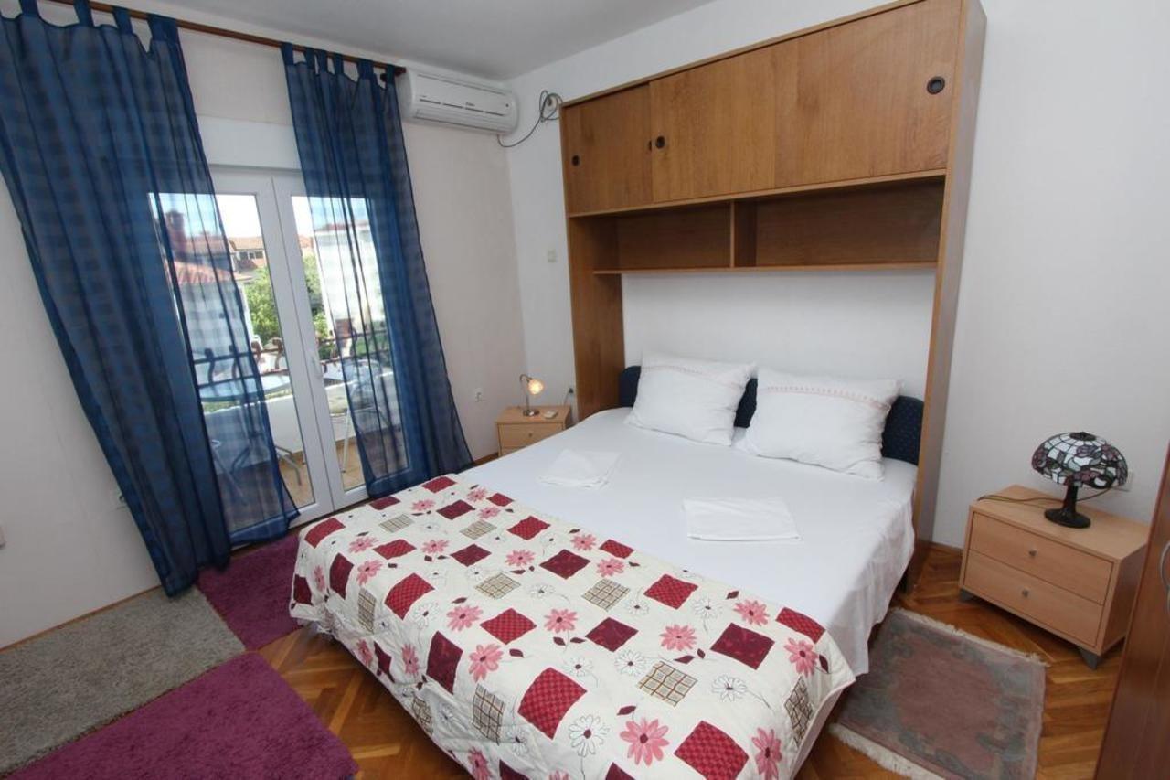 Rooms And Apartments Sally Ровинь Экстерьер фото