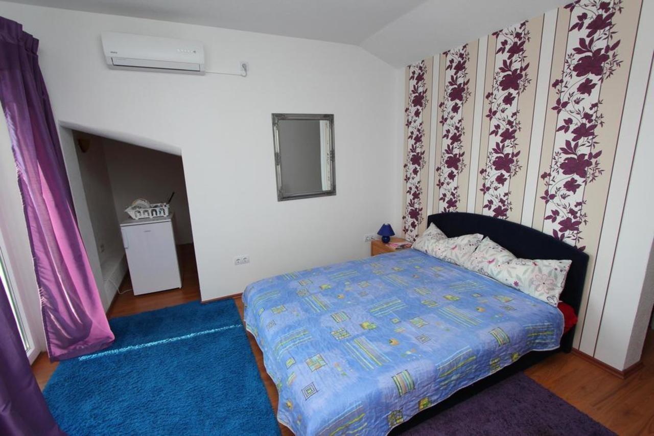 Rooms And Apartments Sally Ровинь Экстерьер фото