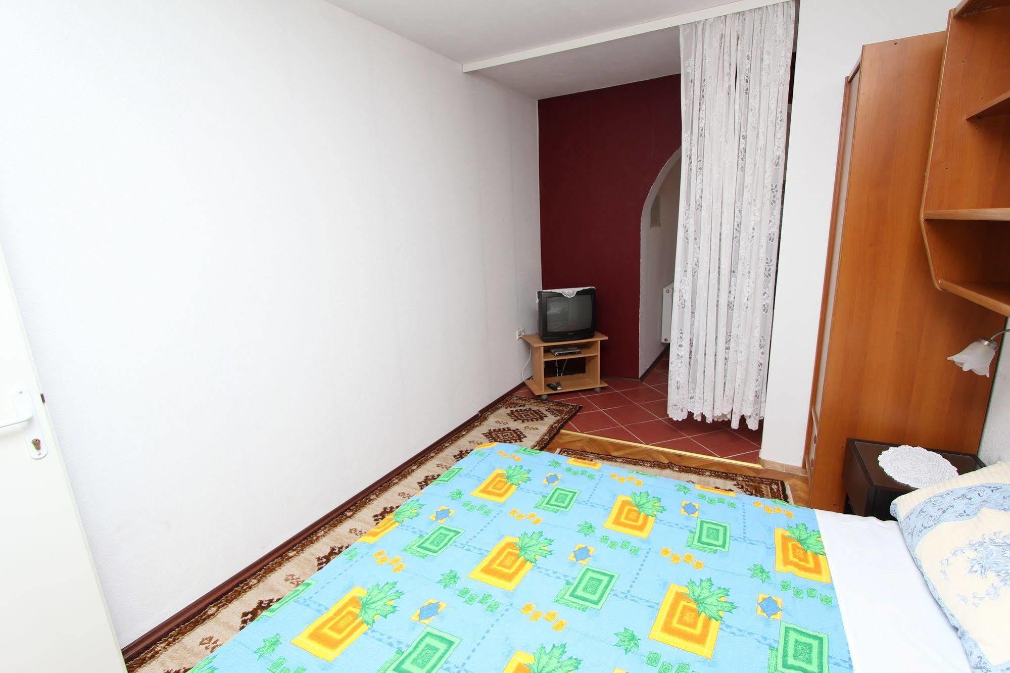 Rooms And Apartments Sally Ровинь Экстерьер фото