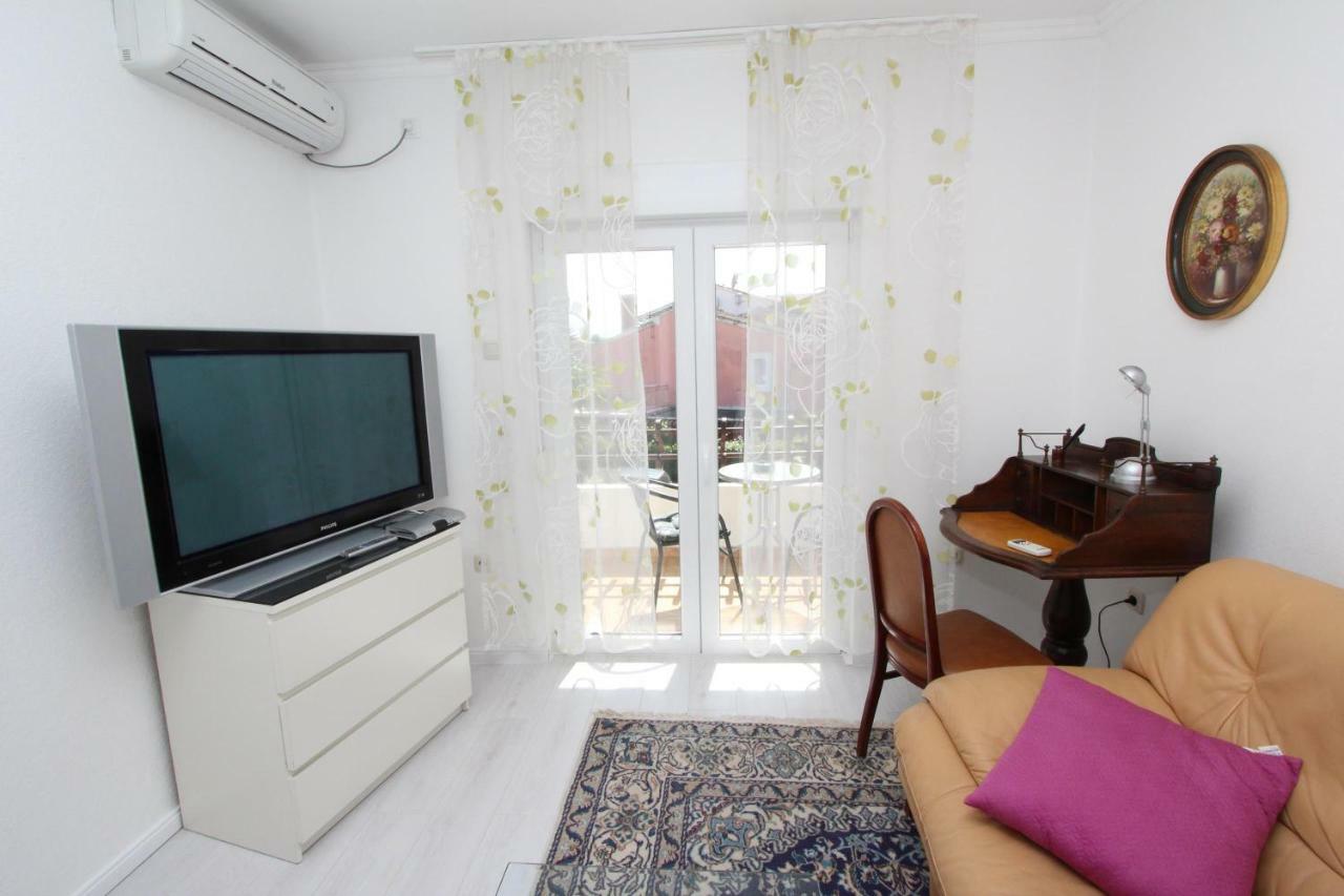Rooms And Apartments Sally Ровинь Экстерьер фото